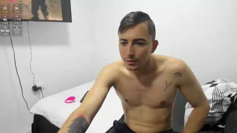 pareja_curiosa19 online show from 15, 11, 2025