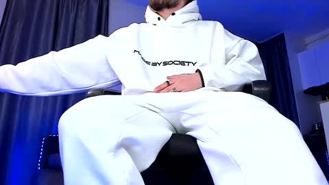 Snapshot of paris_lock chatting on 5, 3, 2026 Paris online show from 5, 3, 2026