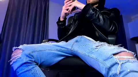 Snapshot of paris_lock chatting on 12, 3, 2026 Paris online show from 12, 3, 2026