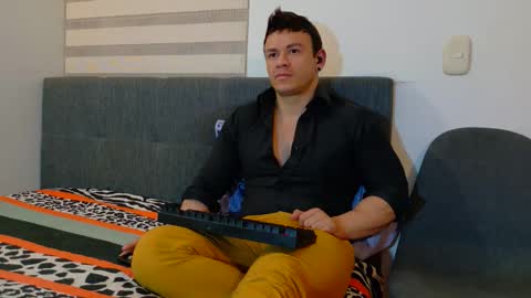 Snapshot of paris_mark chatting on 7, 11, 2025 Mark Paris online show from 7, 11, 2025