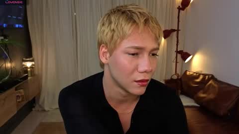 Snapshot of parisstone2 chatting on 13, 10, 2025 connie online show from 13, 10, 2025