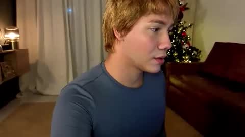 Snapshot of parisstone2 chatting on 20, 12, 2025 connie online show from 20, 12, 2025