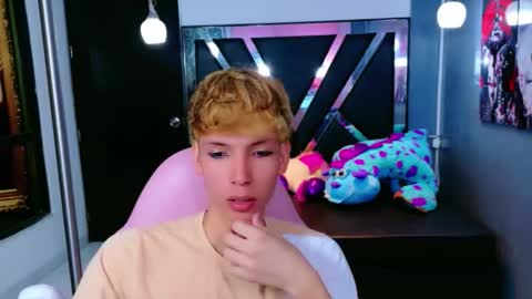 Snapshot of park_jimin1 chatting on 16, 9, 2025 park_jimin1 online show from 16, 9, 2025