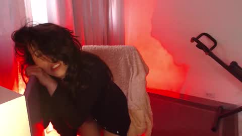 Snapshot of pau_1 chatting on 16, 11, 2025 paula online show from 16, 11, 2025