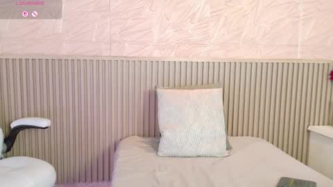 PAULA CRUZ online show from 10, 10, 2025