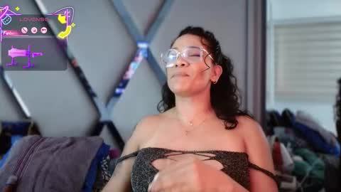 Snapshot of paula_daniela1 chatting on 15, 10, 2025 Paula online show from 15, 10, 2025