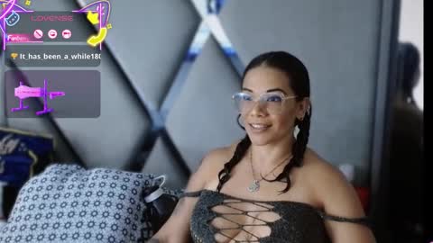 Snapshot of paula_daniela1 chatting on 12, 11, 2025 Paula online show from 12, 11, 2025