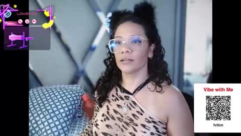 Snapshot of paula_daniela1 chatting on 19, 11, 2025 Paula online show from 19, 11, 2025