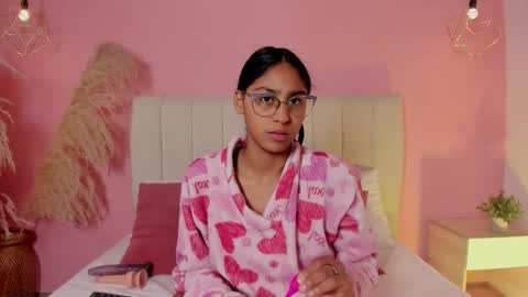 Snapshot of paulacastilla chatting on 7, 11, 2025 Pau online show from 7, 11, 2025