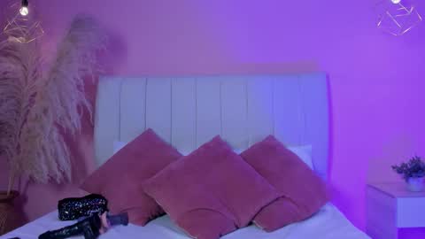 Snapshot of paulacastilla chatting on 18, 11, 2025 Pau online show from 18, 11, 2025