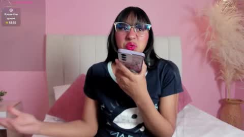 Snapshot of paulacastilla chatting on 26, 11, 2025 Pau online show from 26, 11, 2025