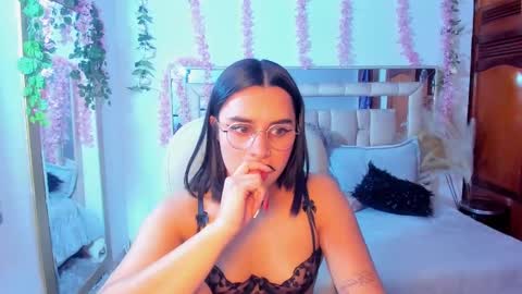 paulha_miller online show from 7, 10, 2025