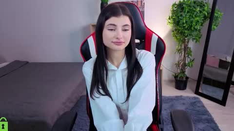 Snapshot of pauline_flo chatting on 14, 11, 2025 Pauline online show from 14, 11, 2025