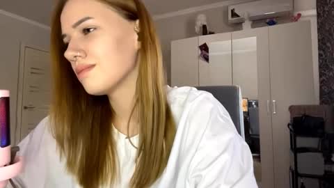 Snapshot of paulinelejune chatting on 30, 11, 2025 Sonya online show from 30, 11, 2025