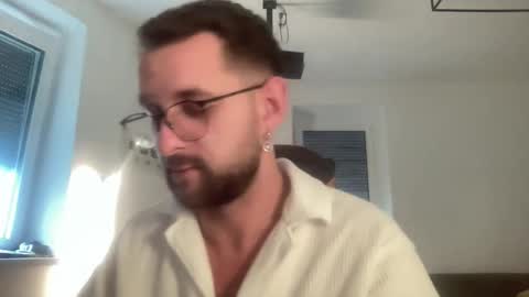 Snapshot of paulsimpsn chatting on 11, 10, 2025 love bush online show from 11, 10, 2025