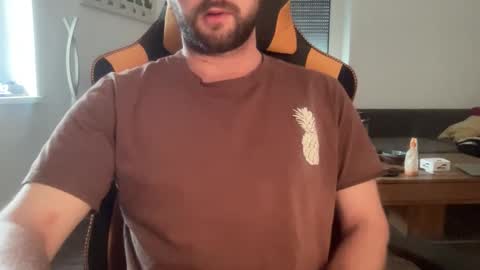 Snapshot of paulsimpsn chatting on 12, 10, 2025 love bush online show from 12, 10, 2025