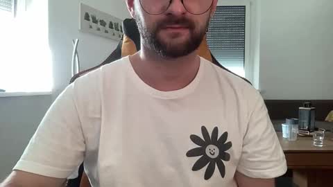 Snapshot of paulsimpsn chatting on 19, 10, 2025 love bush online show from 19, 10, 2025