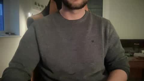 Snapshot of paulsimpsn chatting on 17, 12, 2025 love bush online show from 17, 12, 2025