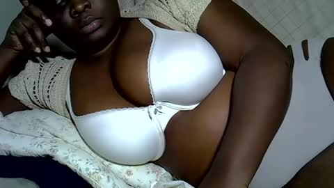 Snapshot of pearl_33 chatting on 5, 11, 2025 Keci online show from 5, 11, 2025