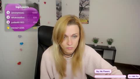 Snapshot of peppymia chatting on 12, 10, 2025 Mia online show from 12, 10, 2025