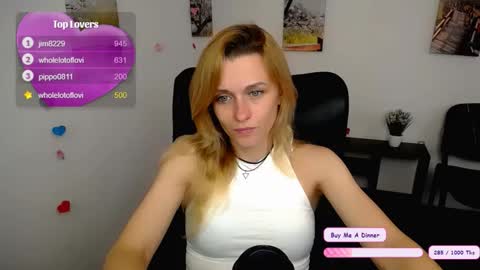 Snapshot of peppymia chatting on 9, 11, 2025 Mia online show from 9, 11, 2025