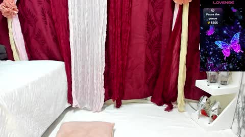 Snapshot of perla_thompson1 chatting on 24, 10, 2025 Perla Thompson online show from 24, 10, 2025