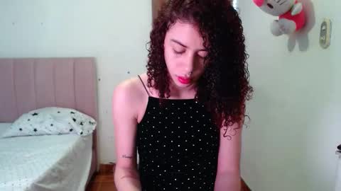 Snapshot of perlaweb_09 chatting on 14, 11, 2025 perlaweb_09 online show from 14, 11, 2025