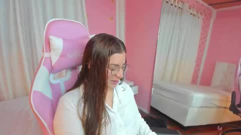 Snapshot of persefone_saira chatting on 25, 10, 2025 Marie online show from 25, 10, 2025