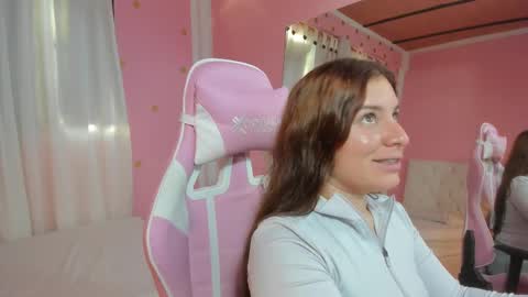 Snapshot of persefone_saira chatting on 3, 11, 2025 Marie online show from 3, 11, 2025