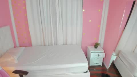 Snapshot of persefone_saira chatting on 4, 11, 2025 Marie online show from 4, 11, 2025