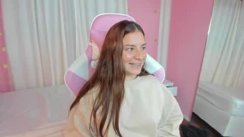 Snapshot of persefone_saira chatting on 4, 11, 2025 Marie online show from 4, 11, 2025