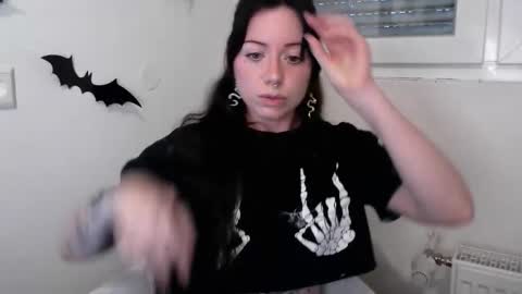 Snapshot of persephones_garden chatting on 25, 11, 2025 Persephone online show from 25, 11, 2025