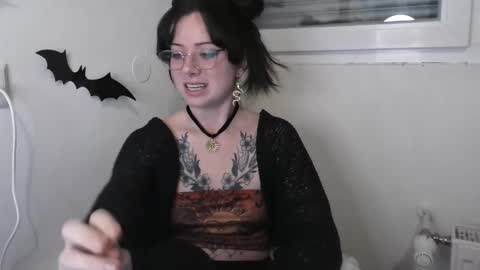 Snapshot of persephones_garden chatting on 5, 12, 2025 Persephone online show from 5, 12, 2025