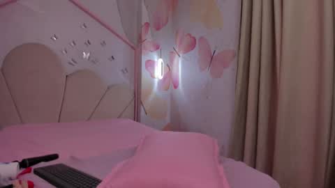 LAURA  online show from 17, 1, 2025