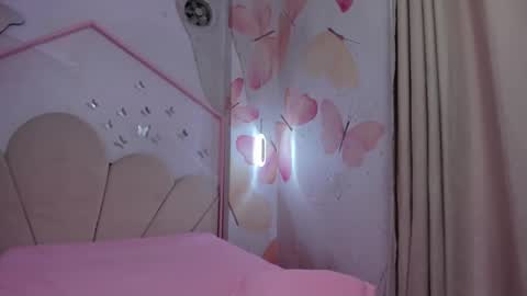 LAURA  online show from 21, 1, 2025