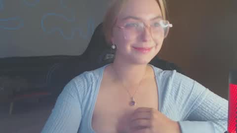 petalkiss online show from 24, 9, 2025