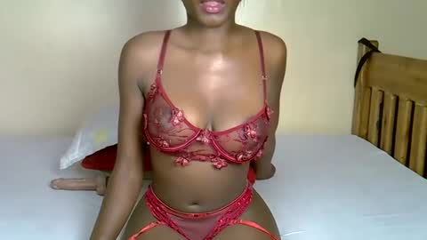 Snapshot of petite_bunnny chatting on 17, 2, 2026 Bunny online show from 17, 2, 2026