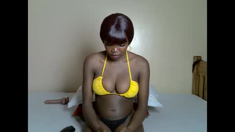 Snapshot of petite_bunnny chatting on 20, 2, 2026 Bunny online show from 20, 2, 2026