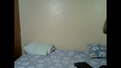 Snapshot of petite_bunnny chatting on 25, 2, 2026 Bunny online show from 25, 2, 2026