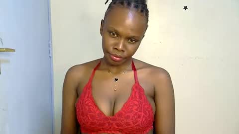 Snapshot of petite_desiree chatting on 17, 11, 2025 Desiree online show from 17, 11, 2025