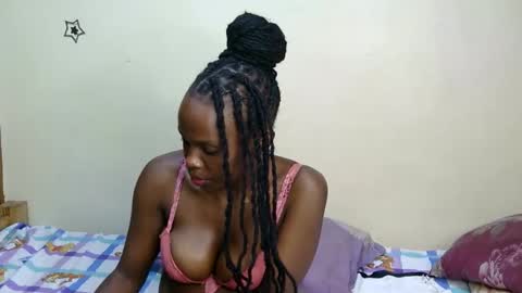 Snapshot of petite_desiree chatting on 28, 11, 2025 Desiree online show from 28, 11, 2025