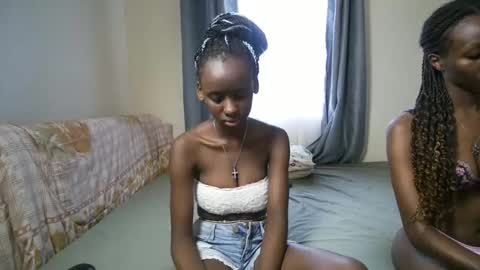 petite_funnie online show from 3, 11, 2025