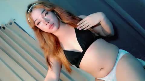 petite_lily1 online show from 7, 10, 2025