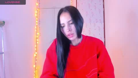 Snapshot of petite_linda chatting on 8, 3, 2025 Linda online show from 8, 3, 2025