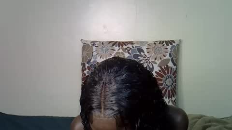 Snapshot of petite_lunar chatting on 15, 10, 2025 Lunar online show from 15, 10, 2025