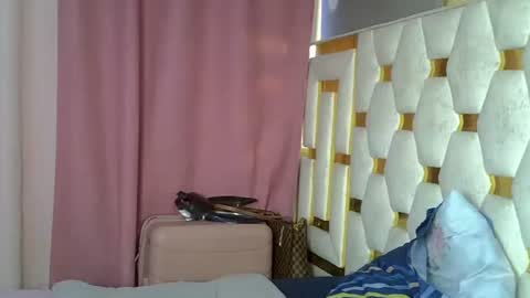 Snapshot of petite_lunar chatting on 13, 11, 2025 Lunar online show from 13, 11, 2025