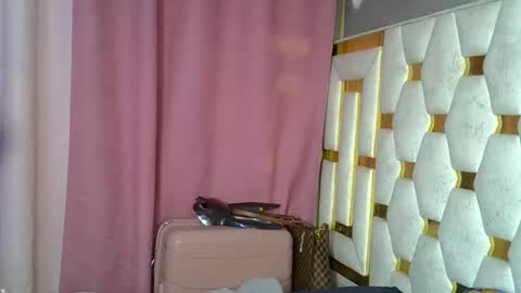 Snapshot of petite_lunar chatting on 14, 11, 2025 Lunar online show from 14, 11, 2025