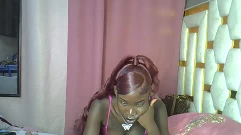 Snapshot of petite_lunar chatting on 17, 11, 2025 Lunar online show from 17, 11, 2025