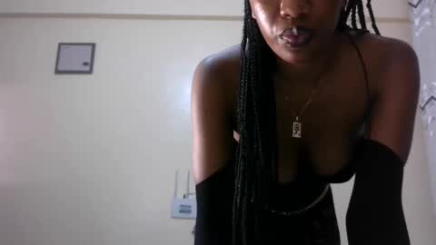 petite_princes online show from 6, 3, 2025