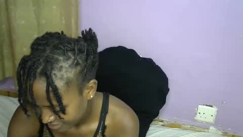 Snapshot of petite_star2 chatting on 3, 11, 2025 petite_star2 online show from 3, 11, 2025